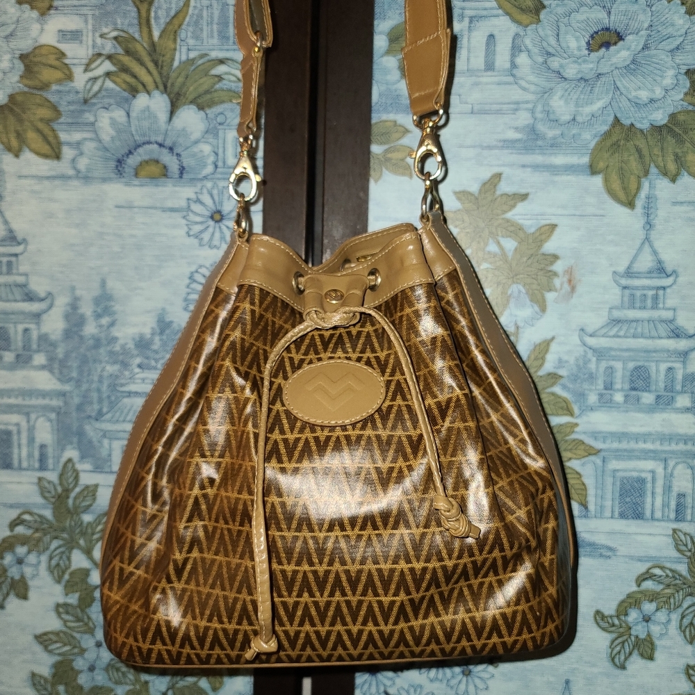 Auth. Mario Valentino vintage euc bag